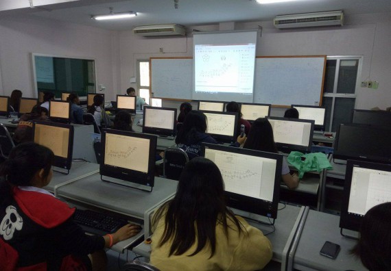 ภาพกิจกรรม โปรแกรมวิชาเคมี อบรมการใช้โปรแกรม software ทางเคมีและการสืบค้น
