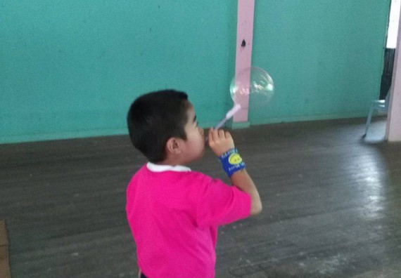 ภาพกิจกรรม คณะวิทยาศาสตร์และเทคโนโลยี จัดการอบรมเชิงปฏิบัติการ ค่ายวิทยาศาสตร์น้อย | โรงเรียนบ้านไตรตรึงษ์