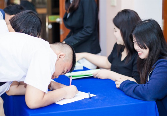 ภาพกิจกรรม โปรแกรมวิชาเคมี จัดการอบรมเชิงปฏิบัติการ เรื่อง การทำโครงงานวิทยาศาสตร์ สาขาเคมี