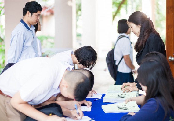 ภาพกิจกรรม โปรแกรมวิชาเคมี จัดการอบรมเชิงปฏิบัติการ เรื่อง การทำโครงงานวิทยาศาสตร์ สาขาเคมี