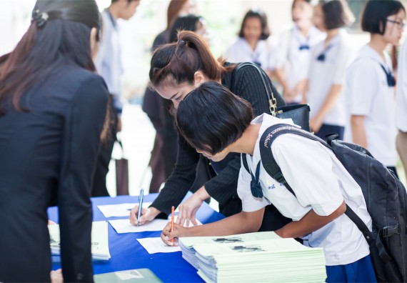 ภาพกิจกรรม โปรแกรมวิชาเคมี จัดการอบรมเชิงปฏิบัติการ เรื่อง การทำโครงงานวิทยาศาสตร์ สาขาเคมี