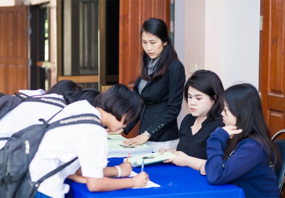 ภาพกิจกรรม โปรแกรมวิชาเคมี จัดการอบรมเชิงปฏิบัติการ เรื่อง การทำโครงงานวิทยาศาสตร์ สาขาเคมี