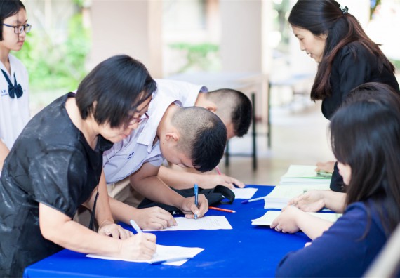 ภาพกิจกรรม โปรแกรมวิชาเคมี จัดการอบรมเชิงปฏิบัติการ เรื่อง การทำโครงงานวิทยาศาสตร์ สาขาเคมี