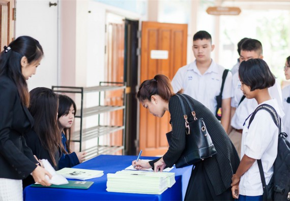 ภาพกิจกรรม โปรแกรมวิชาเคมี จัดการอบรมเชิงปฏิบัติการ เรื่อง การทำโครงงานวิทยาศาสตร์ สาขาเคมี