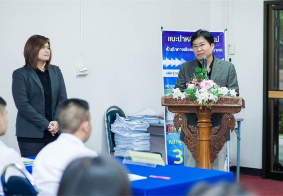 ภาพกิจกรรม โปรแกรมวิชาเคมี จัดการอบรมเชิงปฏิบัติการ เรื่อง การทำโครงงานวิทยาศาสตร์ สาขาเคมี