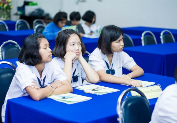 ภาพกิจกรรม โปรแกรมวิชาเคมี จัดการอบรมเชิงปฏิบัติการ เรื่อง การทำโครงงานวิทยาศาสตร์ สาขาเคมี