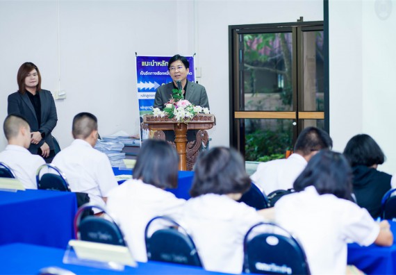 ภาพกิจกรรม โปรแกรมวิชาเคมี จัดการอบรมเชิงปฏิบัติการ เรื่อง การทำโครงงานวิทยาศาสตร์ สาขาเคมี