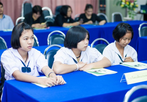 ภาพกิจกรรม โปรแกรมวิชาเคมี จัดการอบรมเชิงปฏิบัติการ เรื่อง การทำโครงงานวิทยาศาสตร์ สาขาเคมี