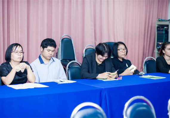 ภาพกิจกรรม โปรแกรมวิชาเคมี จัดการอบรมเชิงปฏิบัติการ เรื่อง การทำโครงงานวิทยาศาสตร์ สาขาเคมี