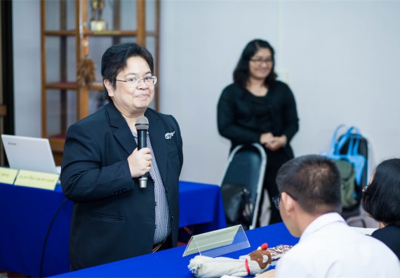 ภาพกิจกรรม โปรแกรมวิชาเคมี จัดการอบรมเชิงปฏิบัติการ เรื่อง การทำโครงงานวิทยาศาสตร์ สาขาเคมี