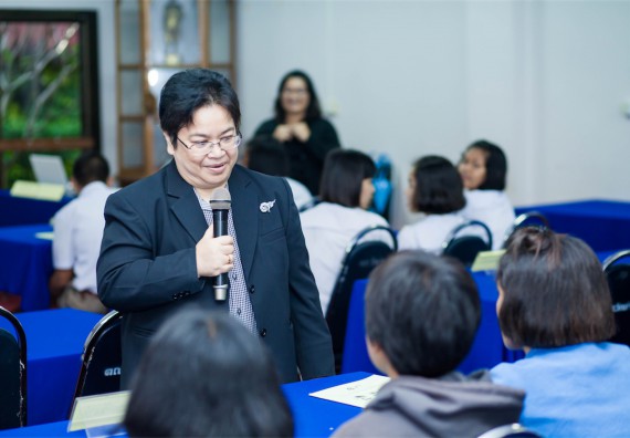 ภาพกิจกรรม โปรแกรมวิชาเคมี จัดการอบรมเชิงปฏิบัติการ เรื่อง การทำโครงงานวิทยาศาสตร์ สาขาเคมี