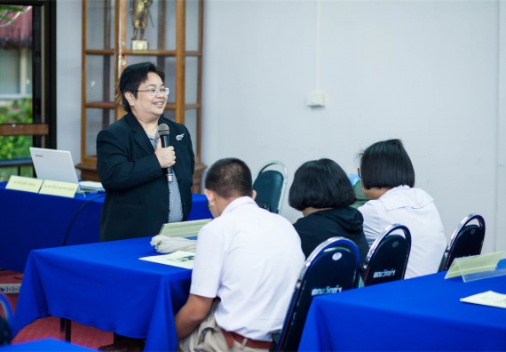 ภาพกิจกรรม โปรแกรมวิชาเคมี จัดการอบรมเชิงปฏิบัติการ เรื่อง การทำโครงงานวิทยาศาสตร์ สาขาเคมี