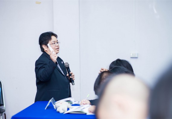 ภาพกิจกรรม โปรแกรมวิชาเคมี จัดการอบรมเชิงปฏิบัติการ เรื่อง การทำโครงงานวิทยาศาสตร์ สาขาเคมี