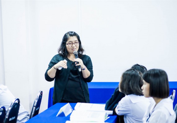 ภาพกิจกรรม โปรแกรมวิชาเคมี จัดการอบรมเชิงปฏิบัติการ เรื่อง การทำโครงงานวิทยาศาสตร์ สาขาเคมี