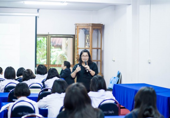 ภาพกิจกรรม โปรแกรมวิชาเคมี จัดการอบรมเชิงปฏิบัติการ เรื่อง การทำโครงงานวิทยาศาสตร์ สาขาเคมี