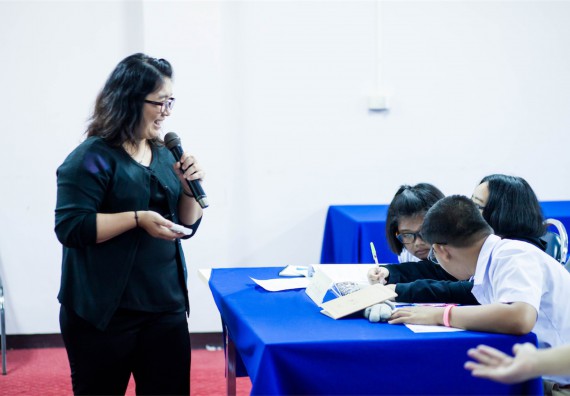 ภาพกิจกรรม โปรแกรมวิชาเคมี จัดการอบรมเชิงปฏิบัติการ เรื่อง การทำโครงงานวิทยาศาสตร์ สาขาเคมี