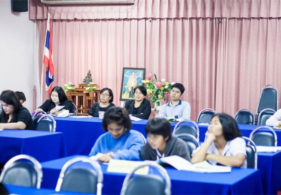 ภาพกิจกรรม โปรแกรมวิชาเคมี จัดการอบรมเชิงปฏิบัติการ เรื่อง การทำโครงงานวิทยาศาสตร์ สาขาเคมี