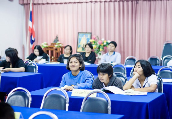 ภาพกิจกรรม โปรแกรมวิชาเคมี จัดการอบรมเชิงปฏิบัติการ เรื่อง การทำโครงงานวิทยาศาสตร์ สาขาเคมี