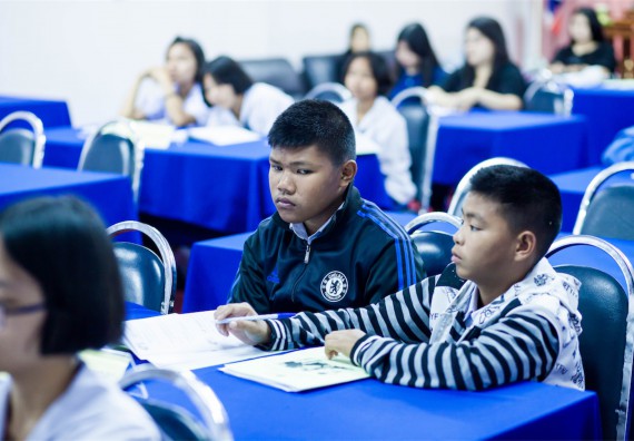 ภาพกิจกรรม โปรแกรมวิชาเคมี จัดการอบรมเชิงปฏิบัติการ เรื่อง การทำโครงงานวิทยาศาสตร์ สาขาเคมี