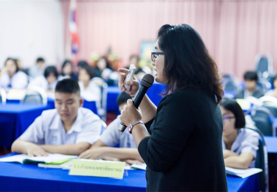 ภาพกิจกรรม โปรแกรมวิชาเคมี จัดการอบรมเชิงปฏิบัติการ เรื่อง การทำโครงงานวิทยาศาสตร์ สาขาเคมี