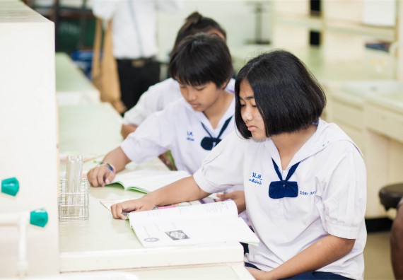 ภาพกิจกรรม โปรแกรมวิชาเคมี จัดการอบรมเชิงปฏิบัติการ เรื่อง การทำโครงงานวิทยาศาสตร์ สาขาเคมี