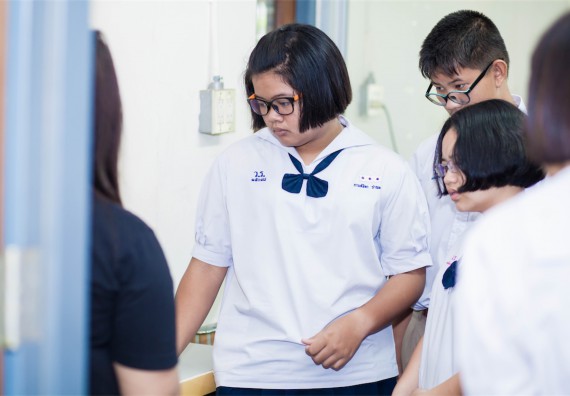 ภาพกิจกรรม โปรแกรมวิชาเคมี จัดการอบรมเชิงปฏิบัติการ เรื่อง การทำโครงงานวิทยาศาสตร์ สาขาเคมี