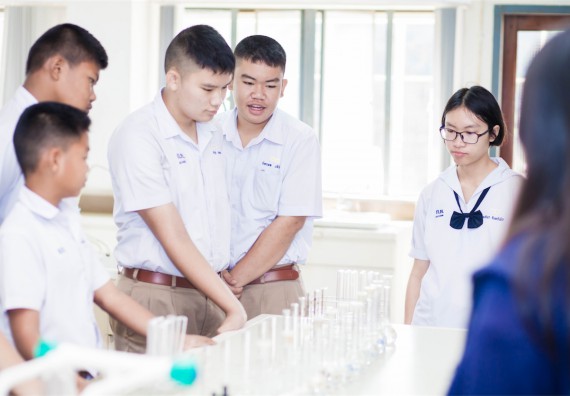 ภาพกิจกรรม โปรแกรมวิชาเคมี จัดการอบรมเชิงปฏิบัติการ เรื่อง การทำโครงงานวิทยาศาสตร์ สาขาเคมี