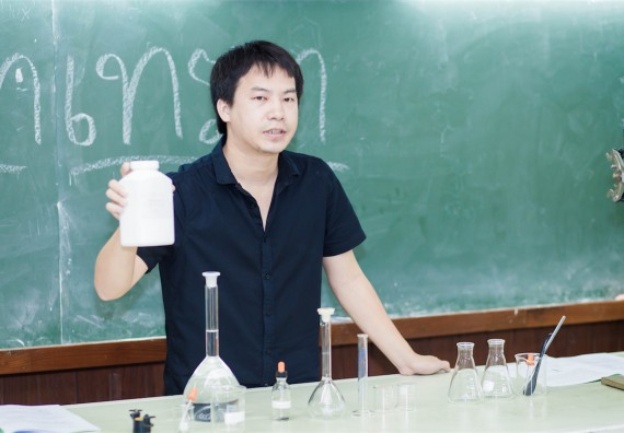 ภาพกิจกรรม โปรแกรมวิชาเคมี จัดการอบรมเชิงปฏิบัติการ เรื่อง การทำโครงงานวิทยาศาสตร์ สาขาเคมี