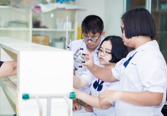 ภาพกิจกรรม โปรแกรมวิชาเคมี จัดการอบรมเชิงปฏิบัติการ เรื่อง การทำโครงงานวิทยาศาสตร์ สาขาเคมี