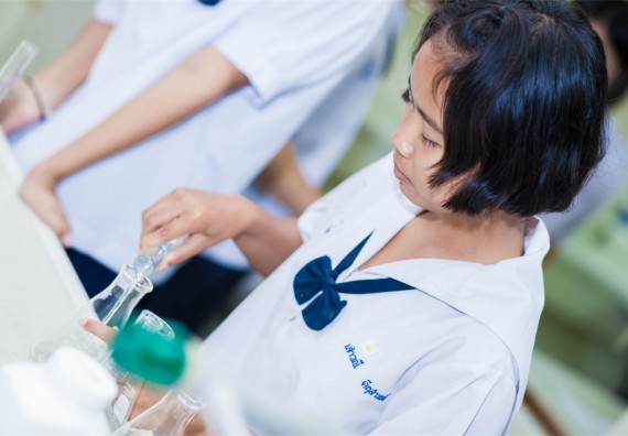 ภาพกิจกรรม โปรแกรมวิชาเคมี จัดการอบรมเชิงปฏิบัติการ เรื่อง การทำโครงงานวิทยาศาสตร์ สาขาเคมี