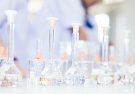 ภาพกิจกรรม โปรแกรมวิชาเคมี จัดการอบรมเชิงปฏิบัติการ เรื่อง การทำโครงงานวิทยาศาสตร์ สาขาเคมี