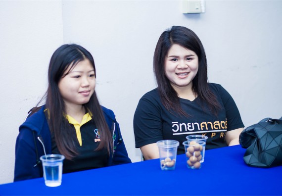 ภาพกิจกรรม โปรแกรมวิชาเคมี จัดการอบรมเชิงปฏิบัติการ เรื่อง การทำโครงงานวิทยาศาสตร์ สาขาเคมี