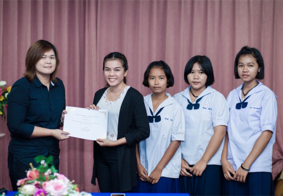 ภาพกิจกรรม โปรแกรมวิชาเคมี จัดการอบรมเชิงปฏิบัติการ เรื่อง การทำโครงงานวิทยาศาสตร์ สาขาเคมี