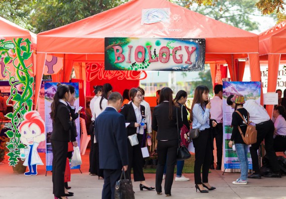 ภาพกิจกรรม นิทรรศการราชภัฏกำแพงเพชรวิชาการครั้งที่ ๑๓ | ศาสตร์พระราชา สู่การพัฒนาอย่างยั่งยืน