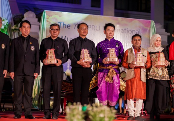 ภาพกิจกรรม คณะวิทยาศาสตร์และเทคโนโลยี เข้าร่วมพิธีเปิดการแสดงดนตรีและนาฎศิลป์นานาชาติ ครั้งที่ 7 