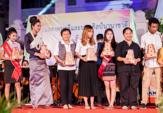 ภาพกิจกรรม คณะวิทยาศาสตร์และเทคโนโลยี เข้าร่วมพิธีเปิดการแสดงดนตรีและนาฎศิลป์นานาชาติ ครั้งที่ 7 