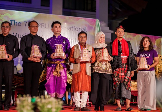 ภาพกิจกรรม คณะวิทยาศาสตร์และเทคโนโลยี เข้าร่วมพิธีเปิดการแสดงดนตรีและนาฎศิลป์นานาชาติ ครั้งที่ 7 