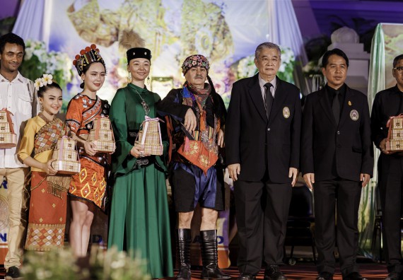 ภาพกิจกรรม คณะวิทยาศาสตร์และเทคโนโลยี เข้าร่วมพิธีเปิดการแสดงดนตรีและนาฎศิลป์นานาชาติ ครั้งที่ 7 