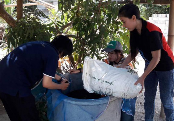 ภาพกิจกรรม โปรแกรมวิชาชีววิทยา ได้จัดกิจกรรมส่งเสริมการเลี้ยงไส้เดือนดิน