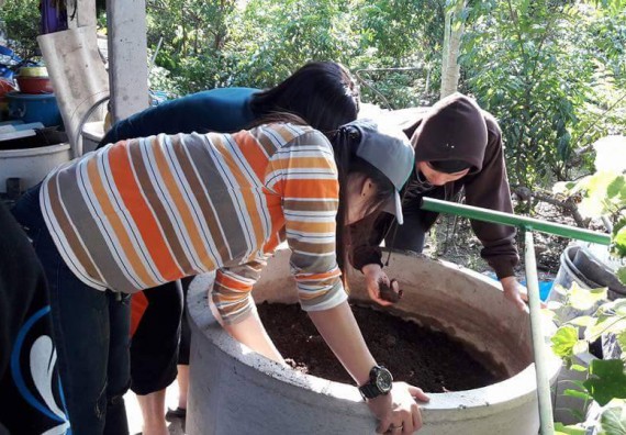 ภาพกิจกรรม โปรแกรมวิชาชีววิทยา ได้จัดกิจกรรมส่งเสริมการเลี้ยงไส้เดือนดิน