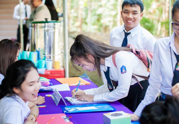 ภาพกิจกรรม โครงการอบรมเชิงปฏิบัติการค่ายอาสาบำเพ็ญประโยชน์ส่งเสริมสุขภาพ เสริมสร้างคุณธรรมจริยธรรมและบูรณาการเรียนรู้เพื่อทำนุบำรุงศิลปวัฒนธรรม ครั้งที่ 3