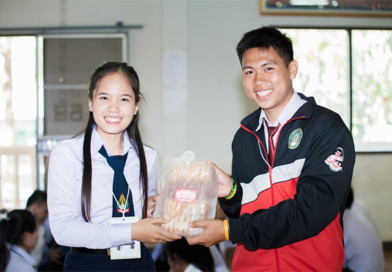 ภาพกิจกรรม โครงการอบรมเชิงปฏิบัติการค่ายอาสาบำเพ็ญประโยชน์ส่งเสริมสุขภาพ เสริมสร้างคุณธรรมจริยธรรมและบูรณาการเรียนรู้เพื่อทำนุบำรุงศิลปวัฒนธรรม ครั้งที่ 3