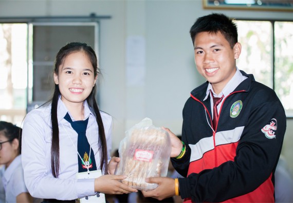 ภาพกิจกรรม โครงการอบรมเชิงปฏิบัติการค่ายอาสาบำเพ็ญประโยชน์ส่งเสริมสุขภาพ เสริมสร้างคุณธรรมจริยธรรมและบูรณาการเรียนรู้เพื่อทำนุบำรุงศิลปวัฒนธรรม ครั้งที่ 3