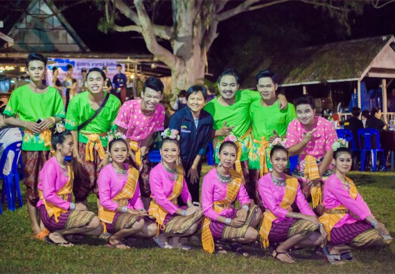 ภาพกิจกรรม โครงการอบรมเชิงปฏิบัติการค่ายอาสาบำเพ็ญประโยชน์ส่งเสริมสุขภาพ เสริมสร้างคุณธรรมจริยธรรมและบูรณาการเรียนรู้เพื่อทำนุบำรุงศิลปวัฒนธรรม ครั้งที่ 3