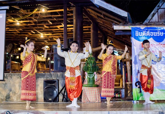 ภาพกิจกรรม โครงการอบรมเชิงปฏิบัติการค่ายอาสาบำเพ็ญประโยชน์ส่งเสริมสุขภาพ เสริมสร้างคุณธรรมจริยธรรมและบูรณาการเรียนรู้เพื่อทำนุบำรุงศิลปวัฒนธรรม ครั้งที่ 3