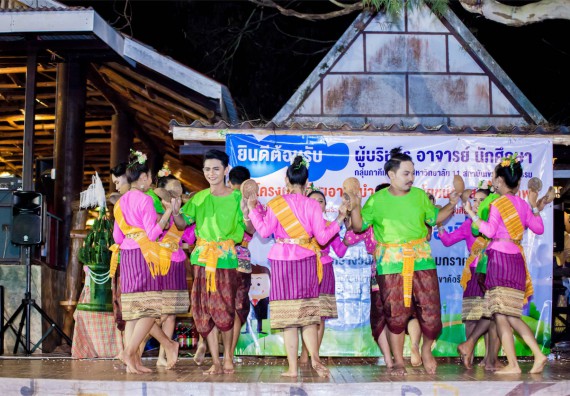 ภาพกิจกรรม โครงการอบรมเชิงปฏิบัติการค่ายอาสาบำเพ็ญประโยชน์ส่งเสริมสุขภาพ เสริมสร้างคุณธรรมจริยธรรมและบูรณาการเรียนรู้เพื่อทำนุบำรุงศิลปวัฒนธรรม ครั้งที่ 3