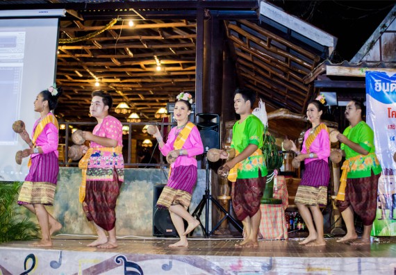 ภาพกิจกรรม โครงการอบรมเชิงปฏิบัติการค่ายอาสาบำเพ็ญประโยชน์ส่งเสริมสุขภาพ เสริมสร้างคุณธรรมจริยธรรมและบูรณาการเรียนรู้เพื่อทำนุบำรุงศิลปวัฒนธรรม ครั้งที่ 3