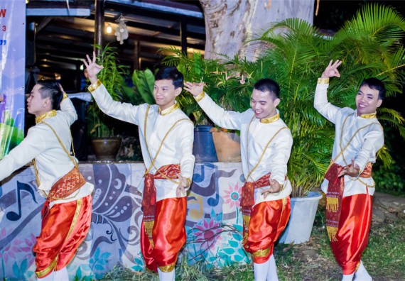 ภาพกิจกรรม โครงการอบรมเชิงปฏิบัติการค่ายอาสาบำเพ็ญประโยชน์ส่งเสริมสุขภาพ เสริมสร้างคุณธรรมจริยธรรมและบูรณาการเรียนรู้เพื่อทำนุบำรุงศิลปวัฒนธรรม ครั้งที่ 3