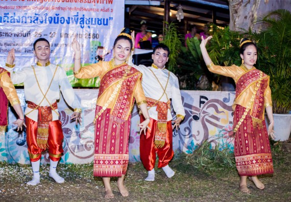 ภาพกิจกรรม โครงการอบรมเชิงปฏิบัติการค่ายอาสาบำเพ็ญประโยชน์ส่งเสริมสุขภาพ เสริมสร้างคุณธรรมจริยธรรมและบูรณาการเรียนรู้เพื่อทำนุบำรุงศิลปวัฒนธรรม ครั้งที่ 3