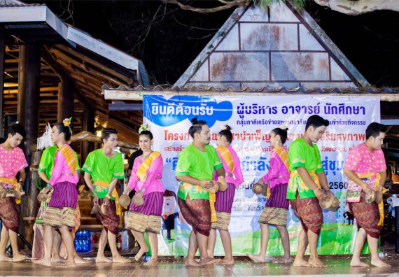 ภาพกิจกรรม โครงการอบรมเชิงปฏิบัติการค่ายอาสาบำเพ็ญประโยชน์ส่งเสริมสุขภาพ เสริมสร้างคุณธรรมจริยธรรมและบูรณาการเรียนรู้เพื่อทำนุบำรุงศิลปวัฒนธรรม ครั้งที่ 3